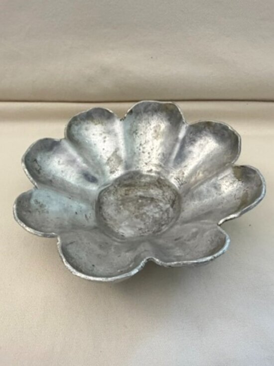 Vintage Other - Vintage Aluminum Flower Cake Mold